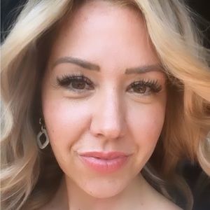 Meet your Posher, Debi